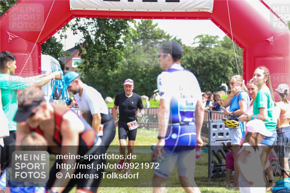 21.06.2026 - 29. Vierlanden-Triathlon Andreas Tolksdorf http://msf.ph/oto/9921972 21.06.2026 13:42:04 Ziel 124 meine-sportfotos.de