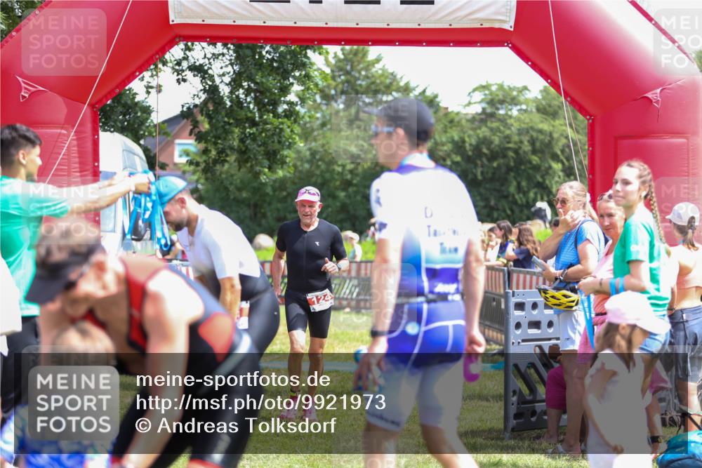 21.06.2026 - 29. Vierlanden-Triathlon Andreas Tolksdorf http://msf.ph/oto/9921973 21.06.2026 13:42:04 Ziel 124 meine-sportfotos.de