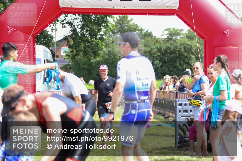 21.06.2026 - 29. Vierlanden-Triathlon Andreas Tolksdorf http://msf.ph/oto/9921976 21.06.2026 13:42:04 Ziel 124 meine-sportfotos.de