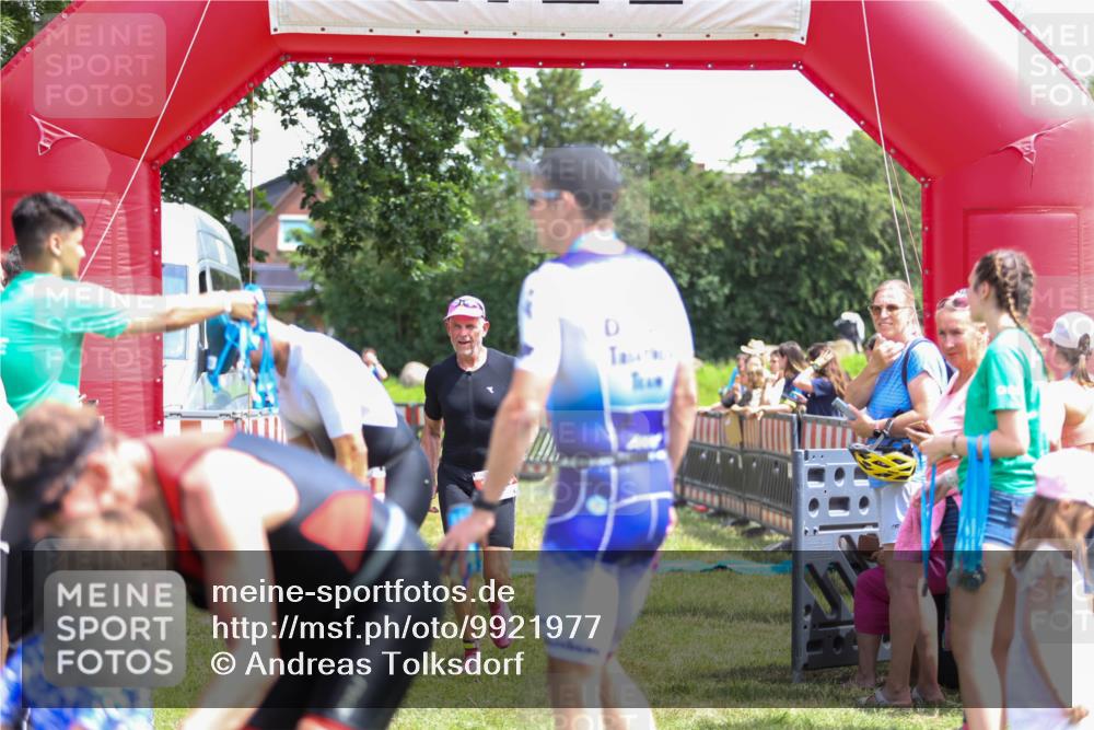 21.06.2026 - 29. Vierlanden-Triathlon Andreas Tolksdorf http://msf.ph/oto/9921977 21.06.2026 13:42:04 Ziel 124 meine-sportfotos.de