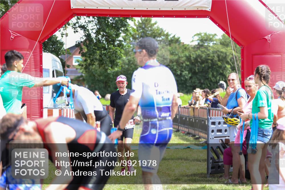 21.06.2026 - 29. Vierlanden-Triathlon Andreas Tolksdorf http://msf.ph/oto/9921978 21.06.2026 13:42:04 Ziel 124 meine-sportfotos.de