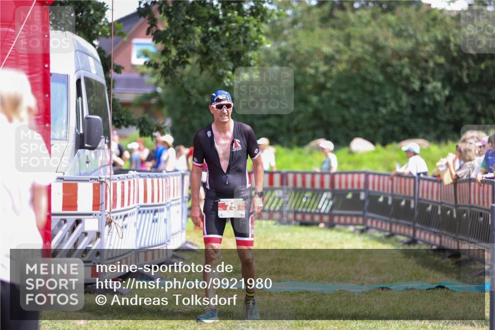 21.06.2026 - 29. Vierlanden-Triathlon Andreas Tolksdorf http://msf.ph/oto/9921980 21.06.2026 13:42:34 Ziel 239 meine-sportfotos.de