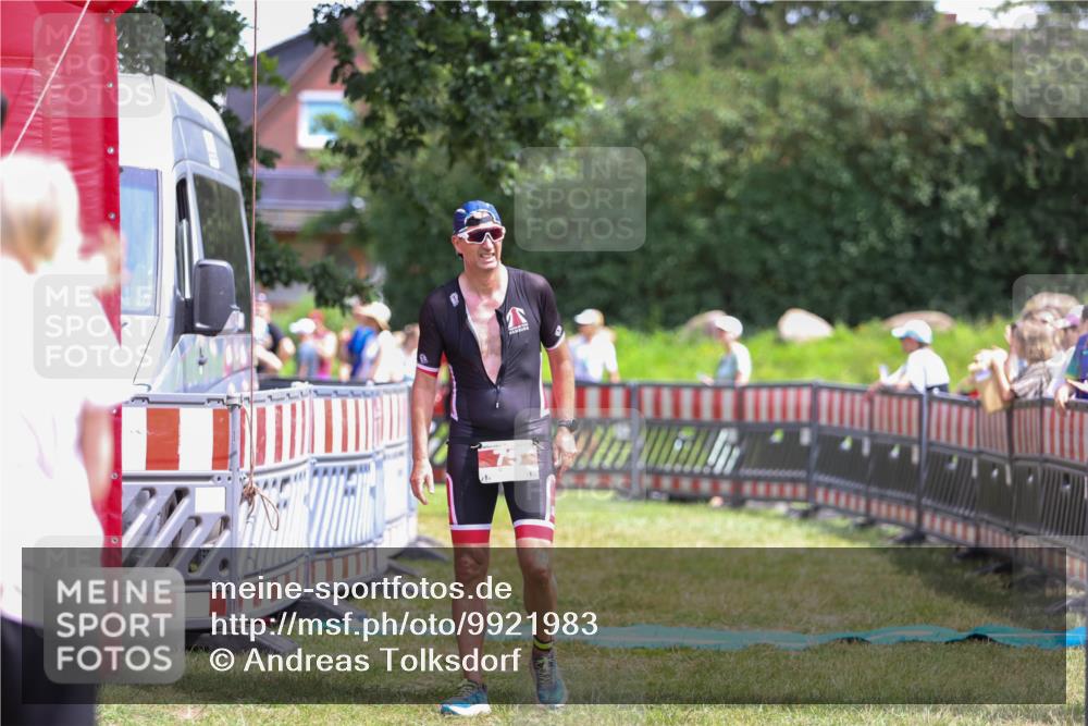 21.06.2026 - 29. Vierlanden-Triathlon Andreas Tolksdorf http://msf.ph/oto/9921983 21.06.2026 13:42:34 Ziel 239 meine-sportfotos.de