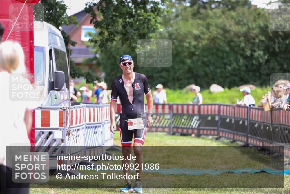 21.06.2026 - 29. Vierlanden-Triathlon Andreas Tolksdorf http://msf.ph/oto/9921986 21.06.2026 13:42:34 Ziel 239 meine-sportfotos.de