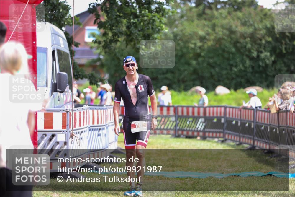 21.06.2026 - 29. Vierlanden-Triathlon Andreas Tolksdorf http://msf.ph/oto/9921987 21.06.2026 13:42:34 Ziel 239 meine-sportfotos.de
