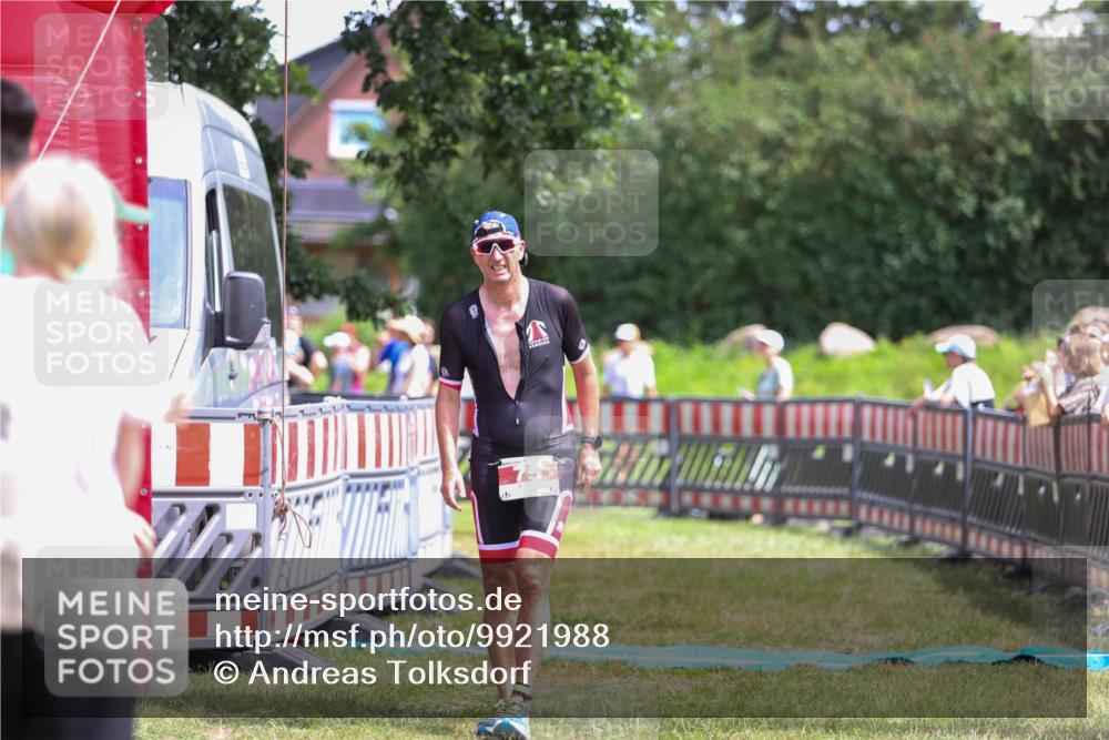 21.06.2026 - 29. Vierlanden-Triathlon Andreas Tolksdorf http://msf.ph/oto/9921988 21.06.2026 13:42:34 Ziel 239 meine-sportfotos.de