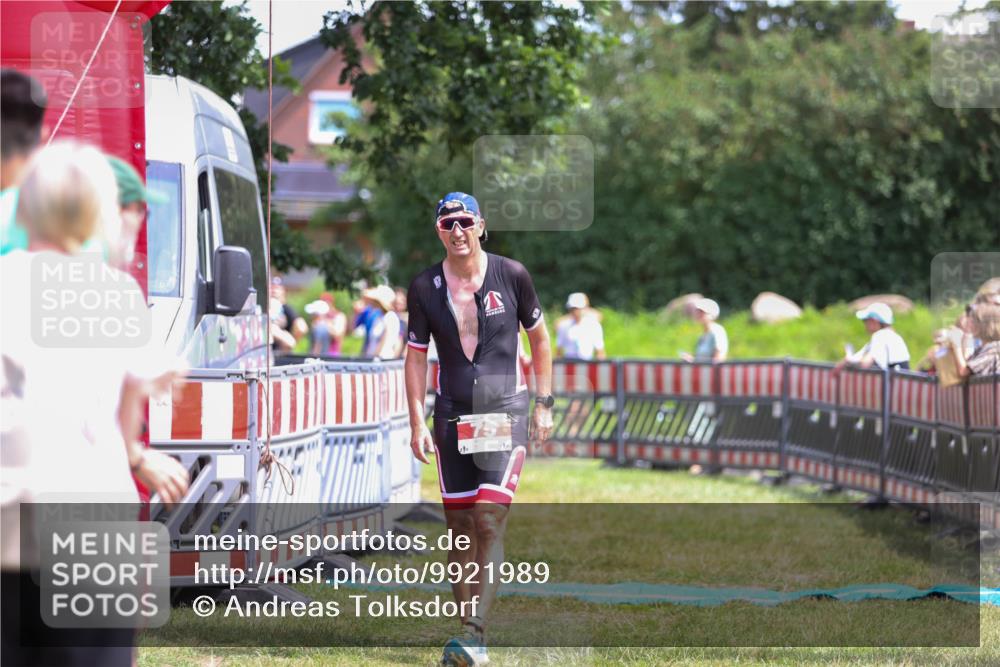 21.06.2026 - 29. Vierlanden-Triathlon Andreas Tolksdorf http://msf.ph/oto/9921989 21.06.2026 13:42:34 Ziel 239 meine-sportfotos.de