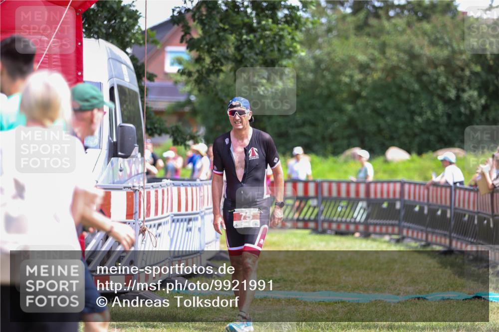 21.06.2026 - 29. Vierlanden-Triathlon Andreas Tolksdorf http://msf.ph/oto/9921991 21.06.2026 13:42:34 Ziel 239 meine-sportfotos.de