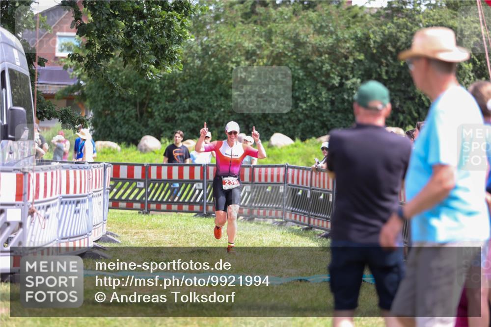 21.06.2026 - 29. Vierlanden-Triathlon Andreas Tolksdorf http://msf.ph/oto/9921994 21.06.2026 13:42:37 Ziel 239 meine-sportfotos.de