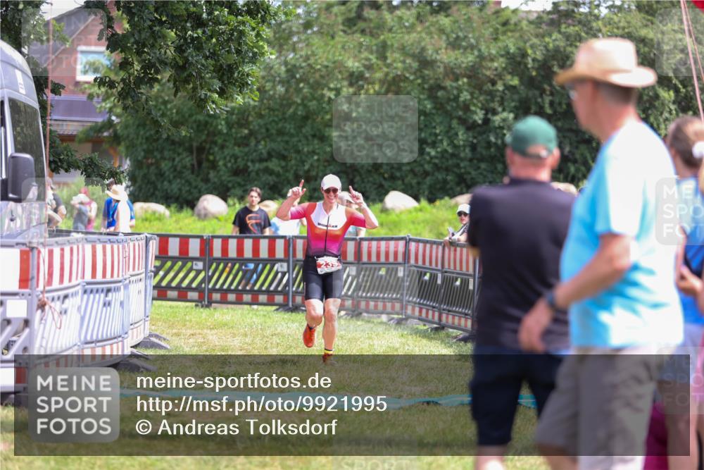 21.06.2026 - 29. Vierlanden-Triathlon Andreas Tolksdorf http://msf.ph/oto/9921995 21.06.2026 13:42:37 Ziel 239 meine-sportfotos.de