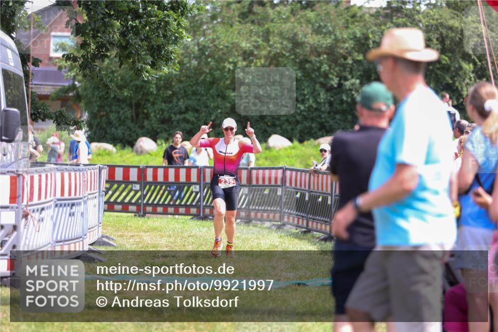 21.06.2026 - 29. Vierlanden-Triathlon Andreas Tolksdorf http://msf.ph/oto/9921997 21.06.2026 13:42:37 Ziel 239 meine-sportfotos.de