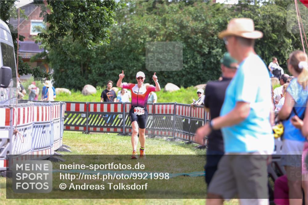 21.06.2026 - 29. Vierlanden-Triathlon Andreas Tolksdorf http://msf.ph/oto/9921998 21.06.2026 13:42:37 Ziel 239 meine-sportfotos.de
