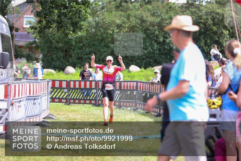 21.06.2026 - 29. Vierlanden-Triathlon Andreas Tolksdorf http://msf.ph/oto/9921999 21.06.2026 13:42:37 Ziel 239 meine-sportfotos.de