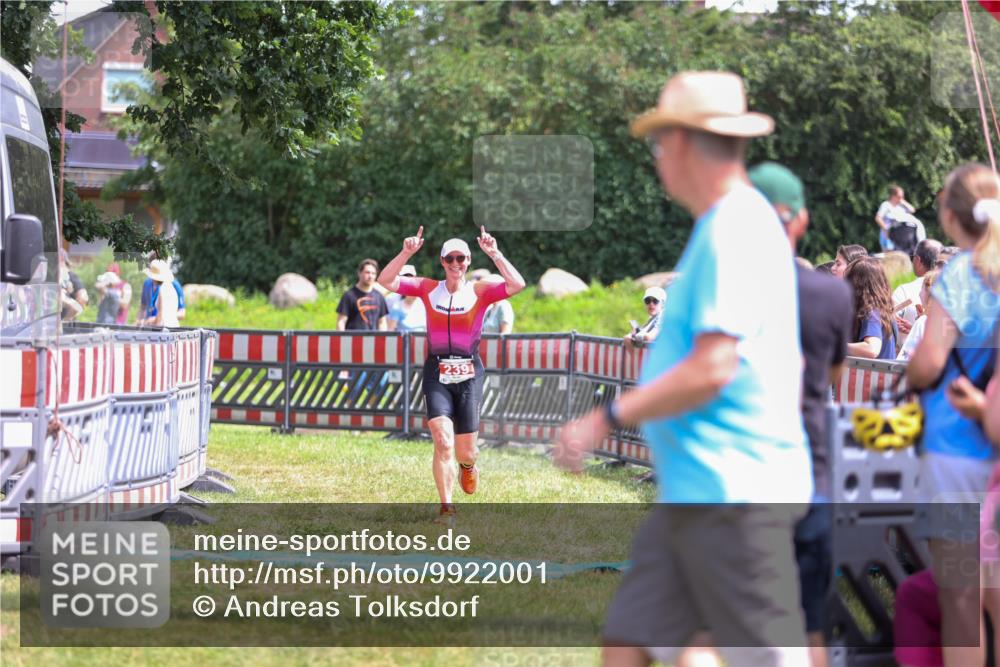 21.06.2026 - 29. Vierlanden-Triathlon Andreas Tolksdorf http://msf.ph/oto/9922001 21.06.2026 13:42:37 Ziel 239 meine-sportfotos.de