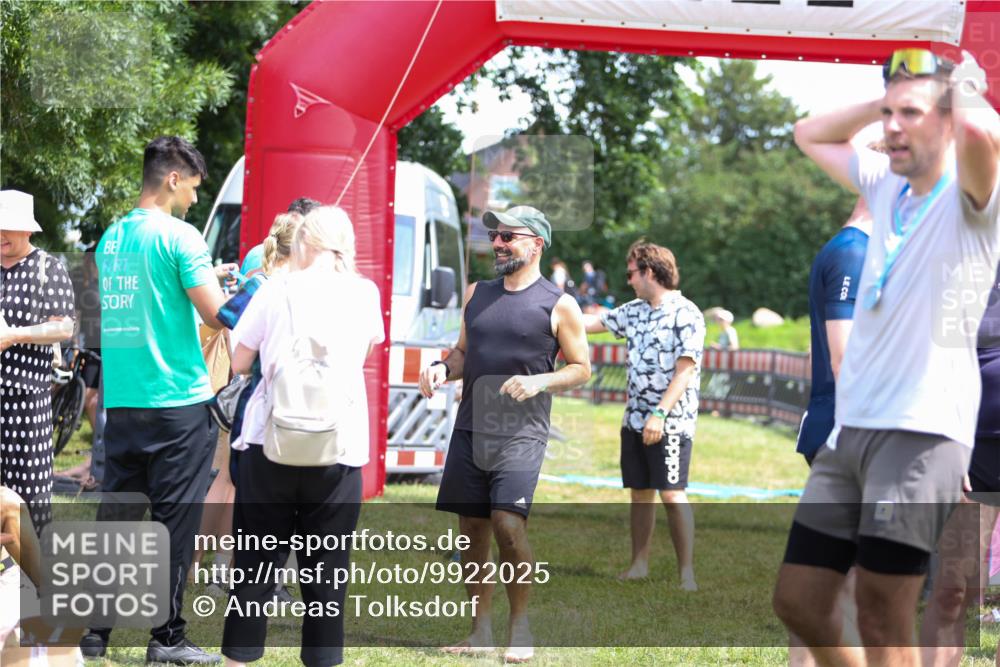 21.06.2026 - 29. Vierlanden-Triathlon Andreas Tolksdorf http://msf.ph/oto/9922025 21.06.2026 13:43:15 Ziel 284 meine-sportfotos.de