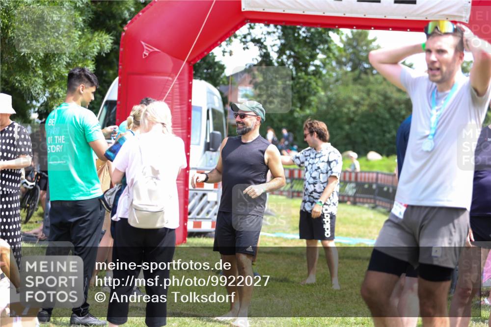 21.06.2026 - 29. Vierlanden-Triathlon Andreas Tolksdorf http://msf.ph/oto/9922027 21.06.2026 13:43:15 Ziel 284 meine-sportfotos.de