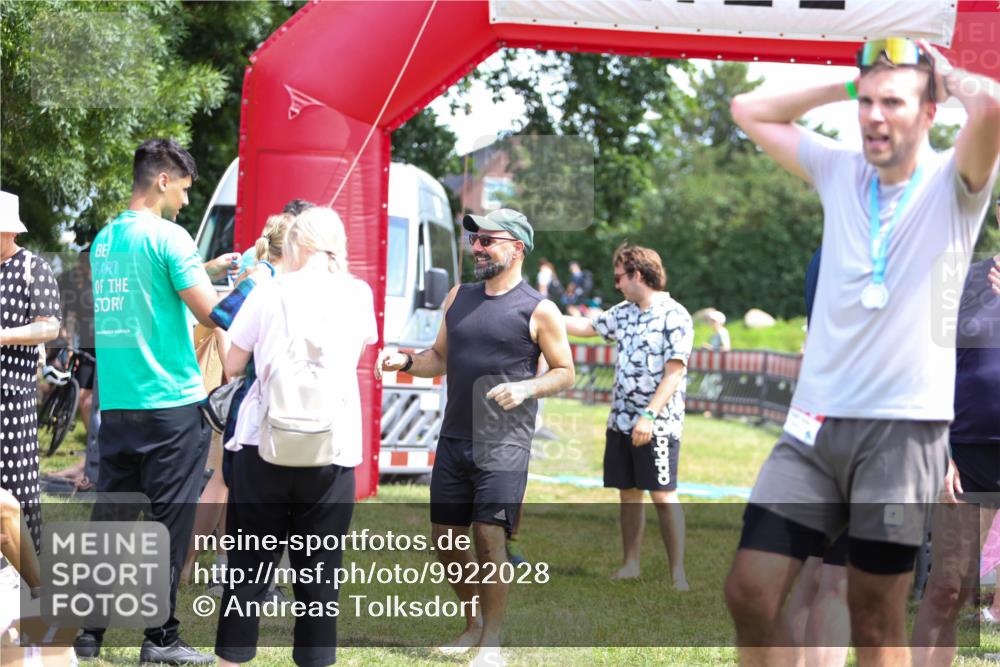 21.06.2026 - 29. Vierlanden-Triathlon Andreas Tolksdorf http://msf.ph/oto/9922028 21.06.2026 13:43:15 Ziel 284 meine-sportfotos.de