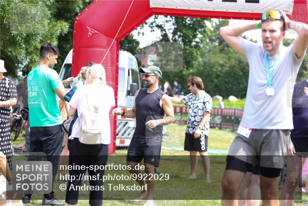 21.06.2026 - 29. Vierlanden-Triathlon Andreas Tolksdorf http://msf.ph/oto/9922029 21.06.2026 13:43:15 Ziel 284 meine-sportfotos.de