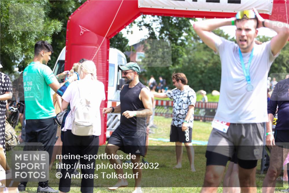 21.06.2026 - 29. Vierlanden-Triathlon Andreas Tolksdorf http://msf.ph/oto/9922032 21.06.2026 13:43:16 Ziel  meine-sportfotos.de
