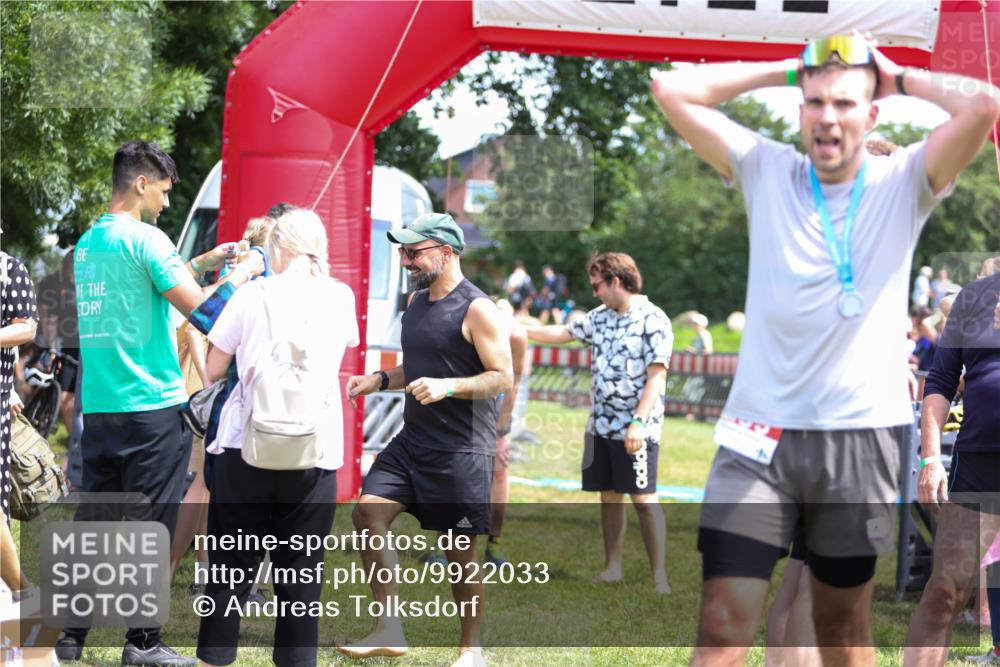 21.06.2026 - 29. Vierlanden-Triathlon Andreas Tolksdorf http://msf.ph/oto/9922033 21.06.2026 13:43:16 Ziel  meine-sportfotos.de