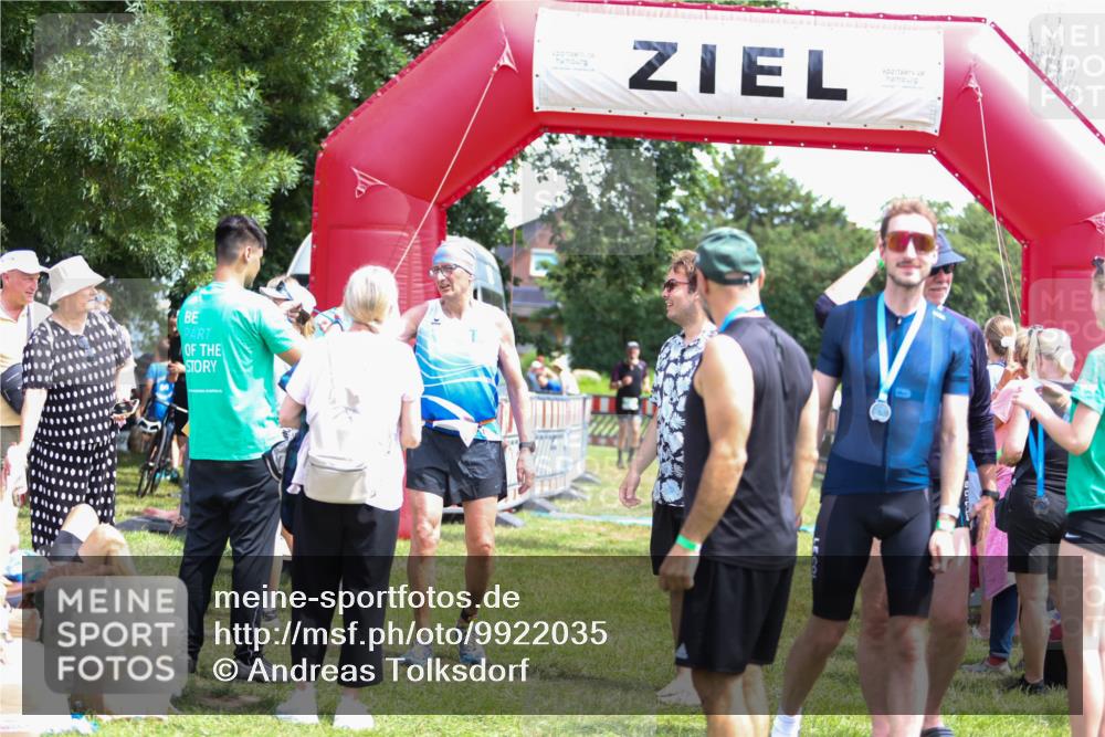 21.06.2026 - 29. Vierlanden-Triathlon Andreas Tolksdorf http://msf.ph/oto/9922035 21.06.2026 13:43:24 Ziel 755 meine-sportfotos.de