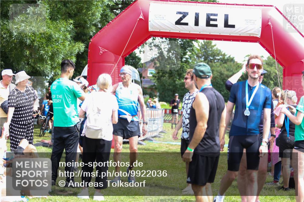 21.06.2026 - 29. Vierlanden-Triathlon Andreas Tolksdorf http://msf.ph/oto/9922036 21.06.2026 13:43:24 Ziel 755 meine-sportfotos.de