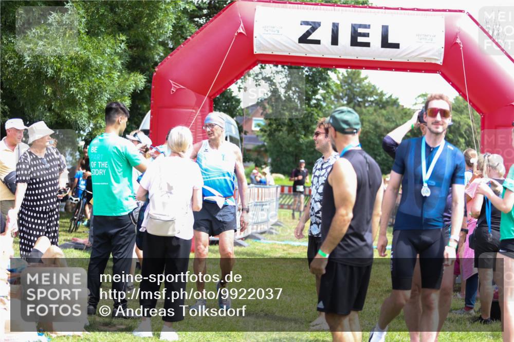 21.06.2026 - 29. Vierlanden-Triathlon Andreas Tolksdorf http://msf.ph/oto/9922037 21.06.2026 13:43:24 Ziel 755 meine-sportfotos.de