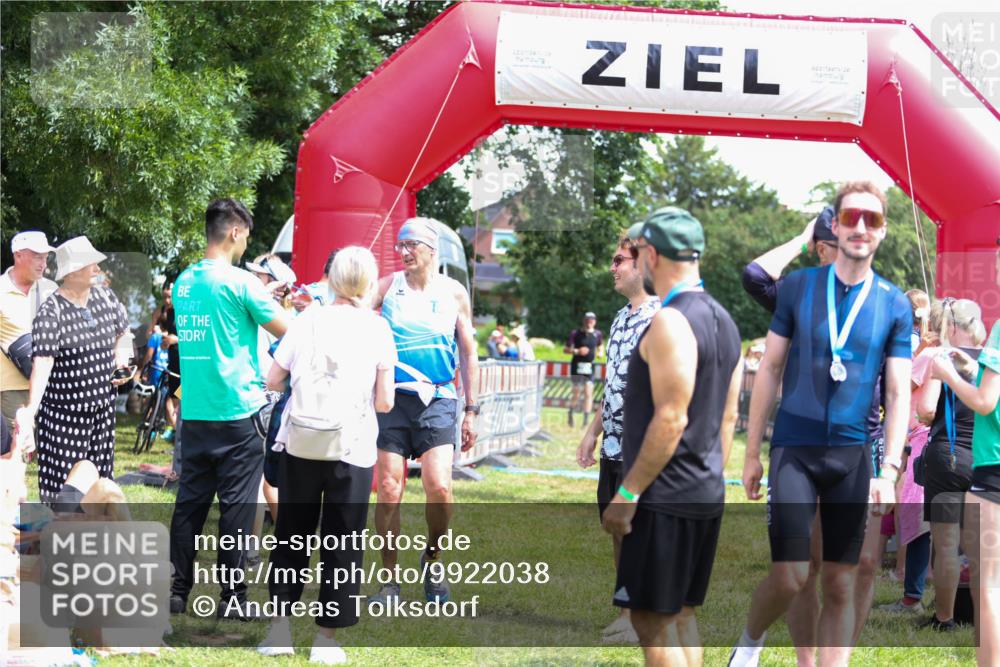 21.06.2026 - 29. Vierlanden-Triathlon Andreas Tolksdorf http://msf.ph/oto/9922038 21.06.2026 13:43:24 Ziel 755 meine-sportfotos.de