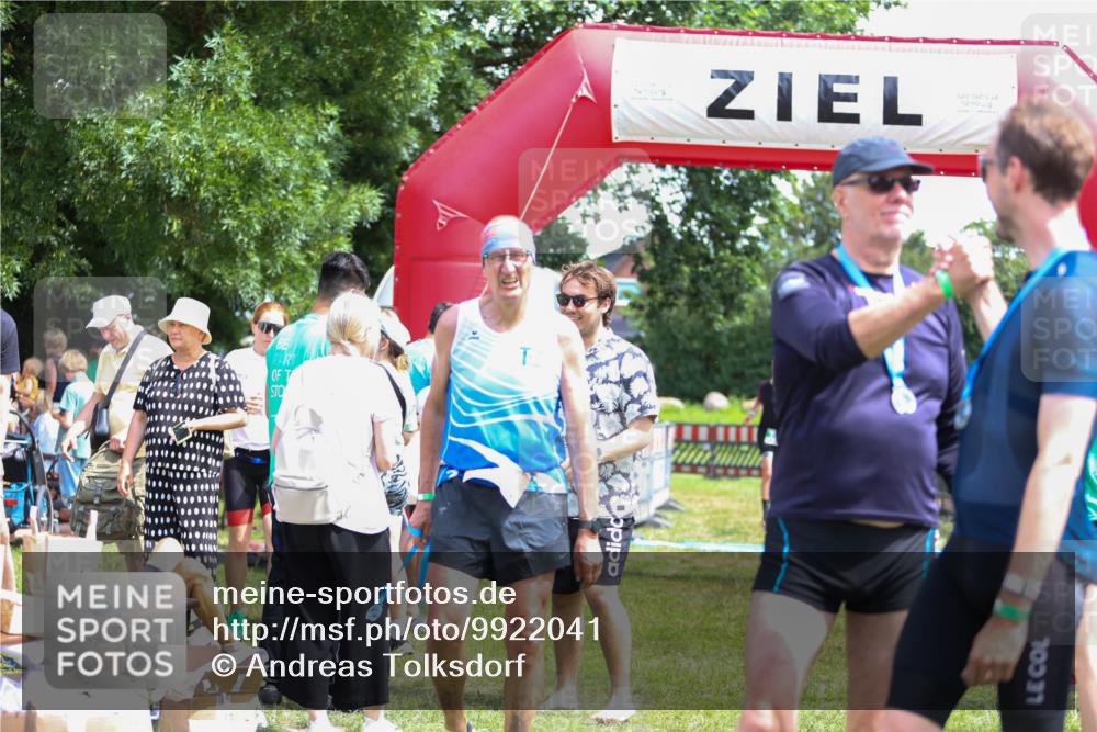 21.06.2026 - 29. Vierlanden-Triathlon Andreas Tolksdorf http://msf.ph/oto/9922041 21.06.2026 13:43:27 Ziel 755 meine-sportfotos.de