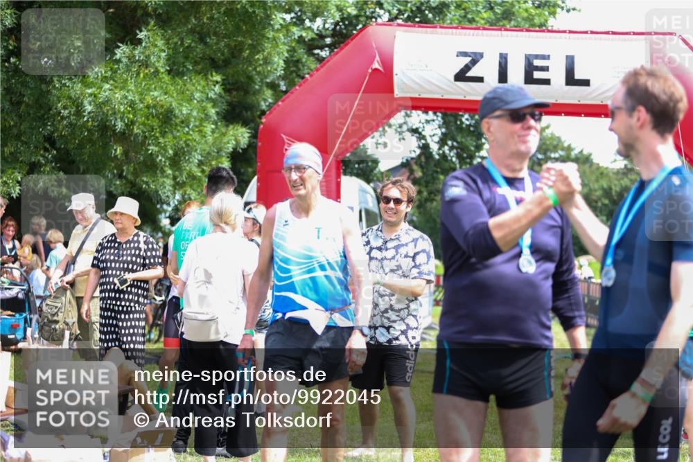 21.06.2026 - 29. Vierlanden-Triathlon Andreas Tolksdorf http://msf.ph/oto/9922045 21.06.2026 13:43:28 Ziel 755 meine-sportfotos.de
