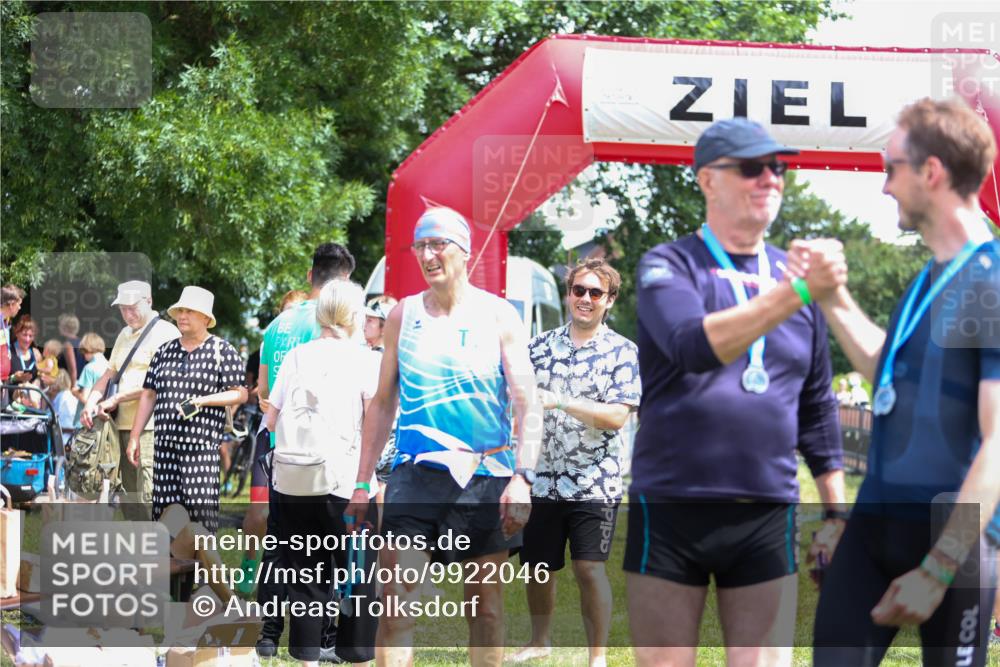 21.06.2026 - 29. Vierlanden-Triathlon Andreas Tolksdorf http://msf.ph/oto/9922046 21.06.2026 13:43:28 Ziel 755 meine-sportfotos.de