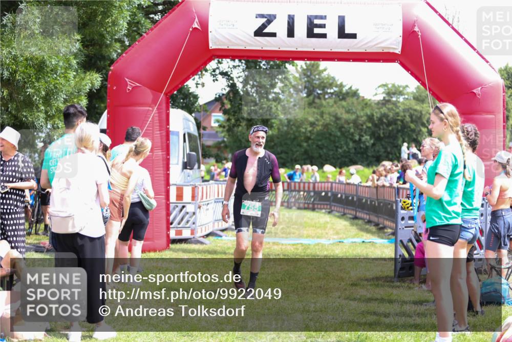 21.06.2026 - 29. Vierlanden-Triathlon Andreas Tolksdorf http://msf.ph/oto/9922049 21.06.2026 13:43:34 Ziel 755 meine-sportfotos.de