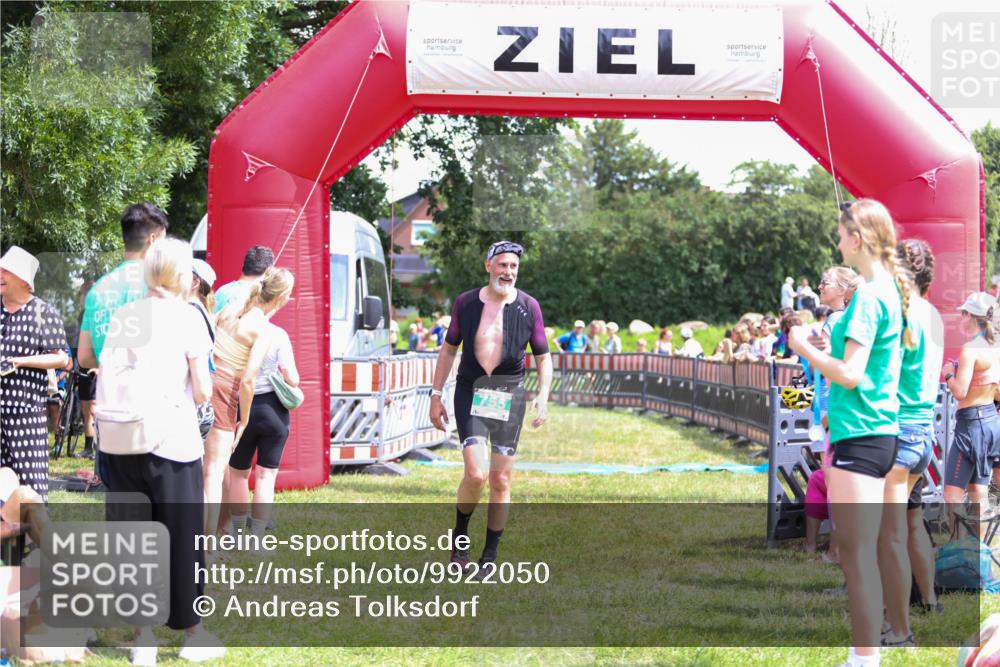 21.06.2026 - 29. Vierlanden-Triathlon Andreas Tolksdorf http://msf.ph/oto/9922050 21.06.2026 13:43:34 Ziel 755 meine-sportfotos.de