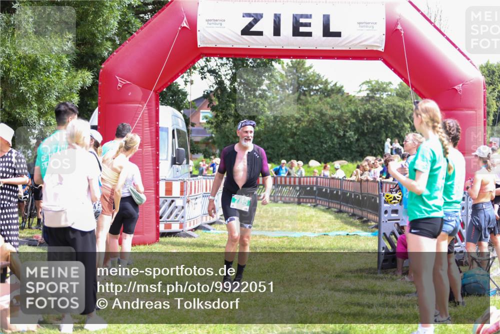 21.06.2026 - 29. Vierlanden-Triathlon Andreas Tolksdorf http://msf.ph/oto/9922051 21.06.2026 13:43:35 Ziel  meine-sportfotos.de