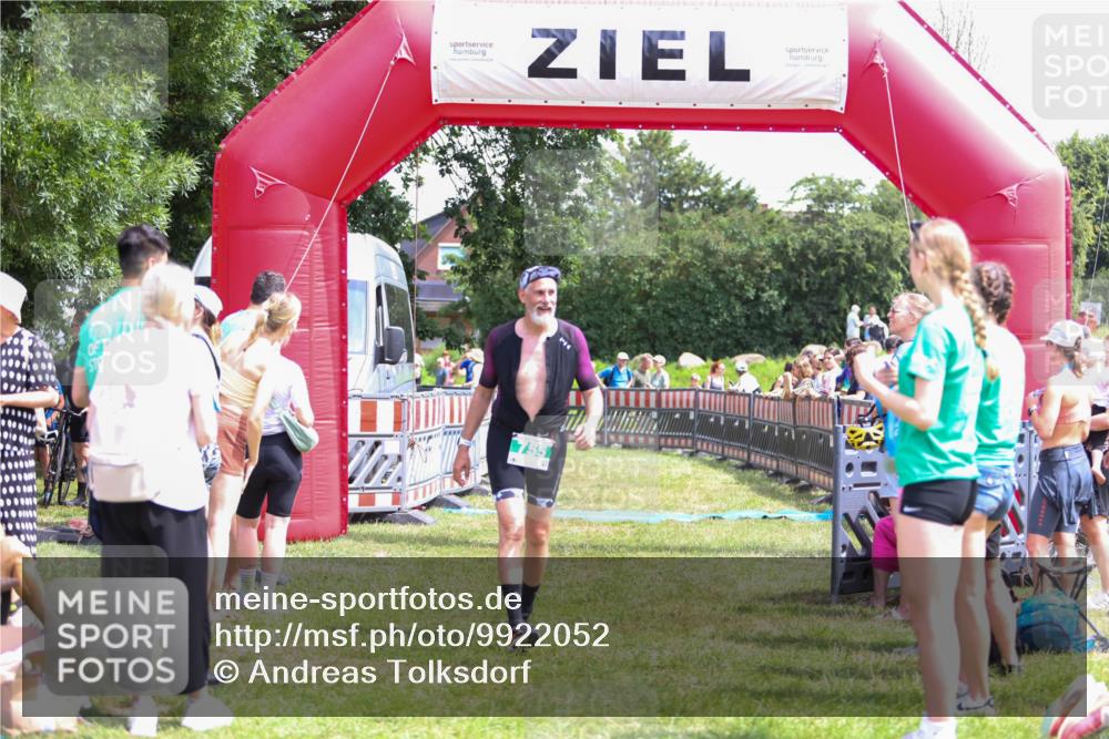 21.06.2026 - 29. Vierlanden-Triathlon Andreas Tolksdorf http://msf.ph/oto/9922052 21.06.2026 13:43:35 Ziel  meine-sportfotos.de