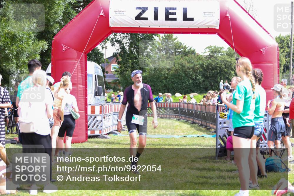 21.06.2026 - 29. Vierlanden-Triathlon Andreas Tolksdorf http://msf.ph/oto/9922054 21.06.2026 13:43:35 Ziel  meine-sportfotos.de