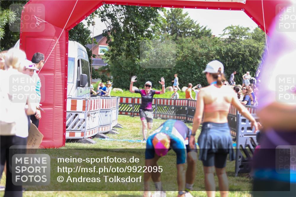 21.06.2026 - 29. Vierlanden-Triathlon Andreas Tolksdorf http://msf.ph/oto/9922095 21.06.2026 13:44:29 Ziel 859 meine-sportfotos.de