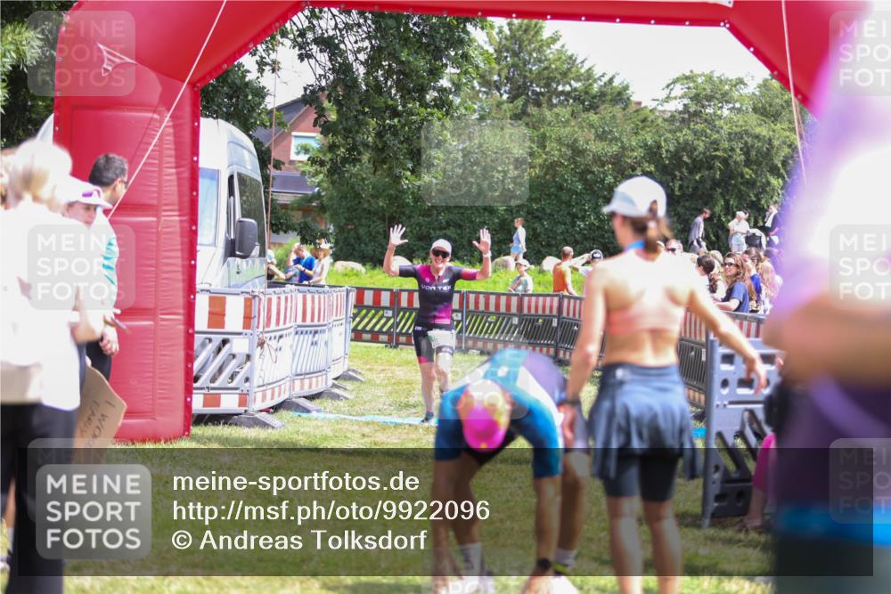 21.06.2026 - 29. Vierlanden-Triathlon Andreas Tolksdorf http://msf.ph/oto/9922096 21.06.2026 13:44:29 Ziel 859 meine-sportfotos.de