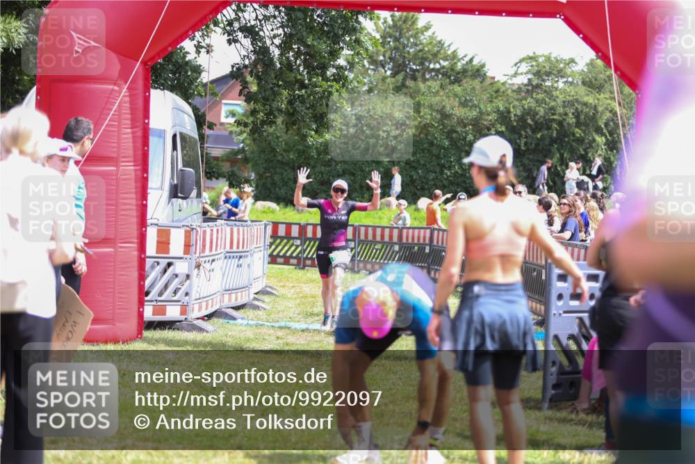 21.06.2026 - 29. Vierlanden-Triathlon Andreas Tolksdorf http://msf.ph/oto/9922097 21.06.2026 13:44:29 Ziel 859 meine-sportfotos.de