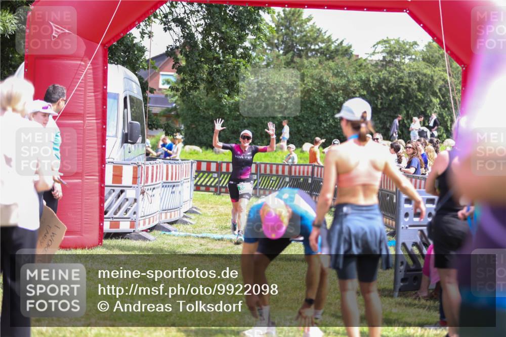 21.06.2026 - 29. Vierlanden-Triathlon Andreas Tolksdorf http://msf.ph/oto/9922098 21.06.2026 13:44:29 Ziel 859 meine-sportfotos.de