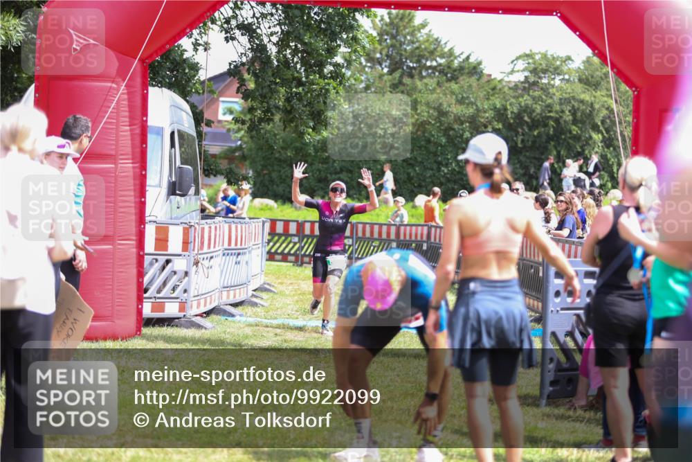 21.06.2026 - 29. Vierlanden-Triathlon Andreas Tolksdorf http://msf.ph/oto/9922099 21.06.2026 13:44:29 Ziel 859 meine-sportfotos.de