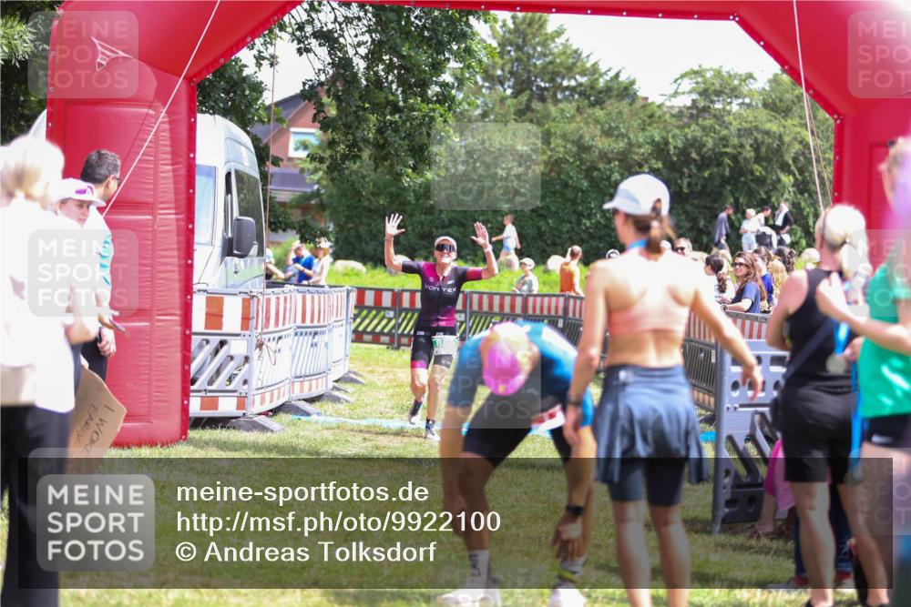 21.06.2026 - 29. Vierlanden-Triathlon Andreas Tolksdorf http://msf.ph/oto/9922100 21.06.2026 13:44:29 Ziel 859 meine-sportfotos.de