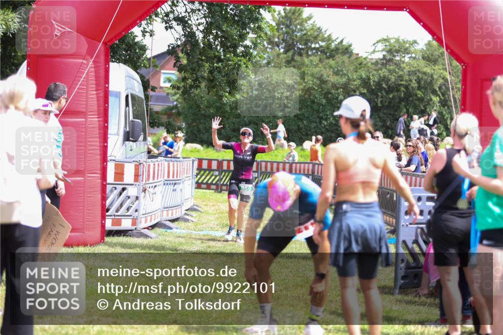 21.06.2026 - 29. Vierlanden-Triathlon Andreas Tolksdorf http://msf.ph/oto/9922101 21.06.2026 13:44:29 Ziel 859 meine-sportfotos.de