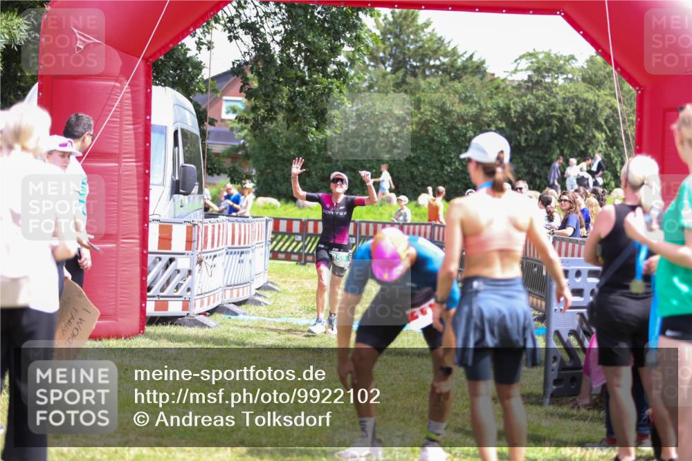 21.06.2026 - 29. Vierlanden-Triathlon Andreas Tolksdorf http://msf.ph/oto/9922102 21.06.2026 13:44:29 Ziel 859 meine-sportfotos.de