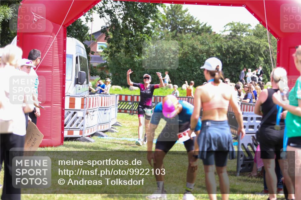 21.06.2026 - 29. Vierlanden-Triathlon Andreas Tolksdorf http://msf.ph/oto/9922103 21.06.2026 13:44:29 Ziel 859 meine-sportfotos.de