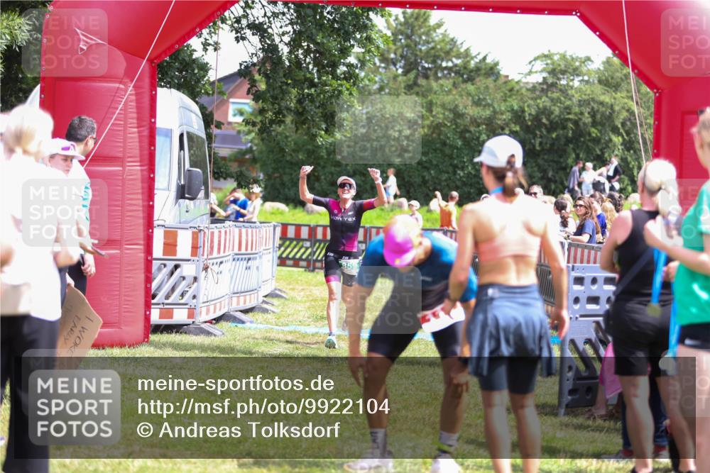 21.06.2026 - 29. Vierlanden-Triathlon Andreas Tolksdorf http://msf.ph/oto/9922104 21.06.2026 13:44:29 Ziel 859 meine-sportfotos.de