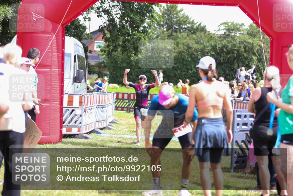21.06.2026 - 29. Vierlanden-Triathlon Andreas Tolksdorf http://msf.ph/oto/9922105 21.06.2026 13:44:29 Ziel 859 meine-sportfotos.de