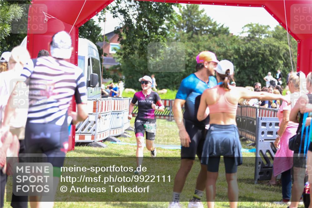 21.06.2026 - 29. Vierlanden-Triathlon Andreas Tolksdorf http://msf.ph/oto/9922111 21.06.2026 13:44:31 Ziel 848, 859 meine-sportfotos.de