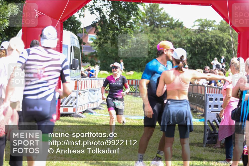 21.06.2026 - 29. Vierlanden-Triathlon Andreas Tolksdorf http://msf.ph/oto/9922112 21.06.2026 13:44:31 Ziel 848, 859 meine-sportfotos.de