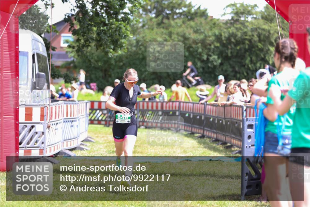 21.06.2026 - 29. Vierlanden-Triathlon Andreas Tolksdorf http://msf.ph/oto/9922117 21.06.2026 13:44:43 Ziel 754, 848 meine-sportfotos.de